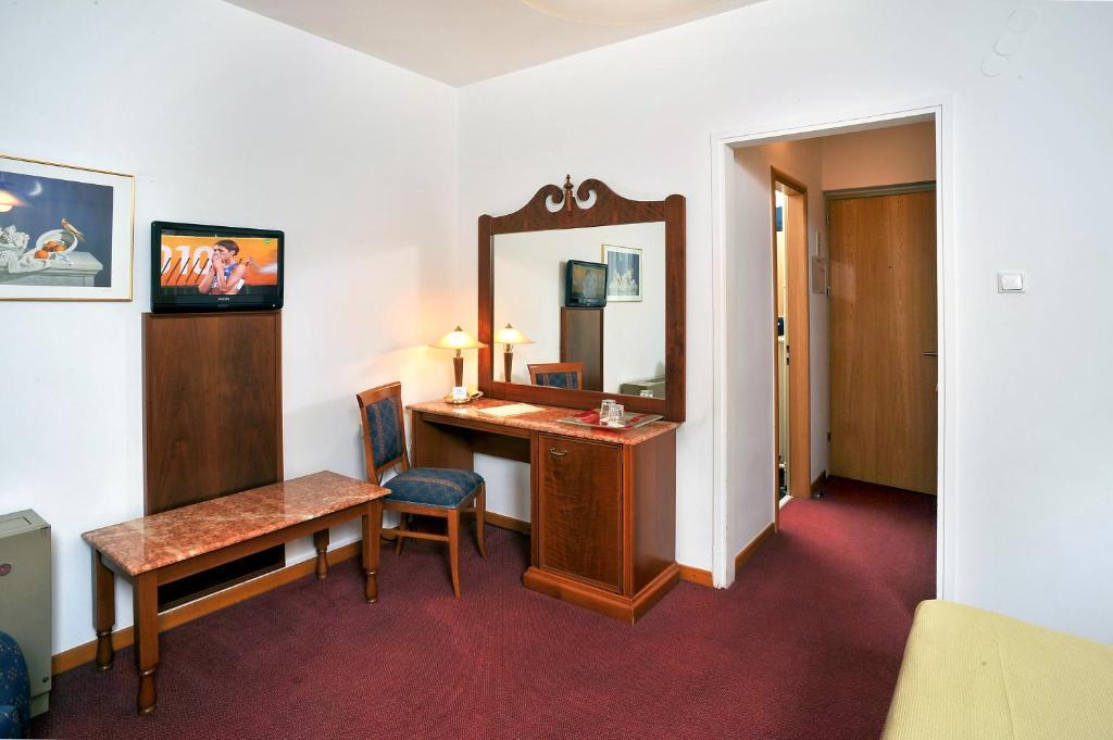 Asteras Hotel Larissa Esterno foto