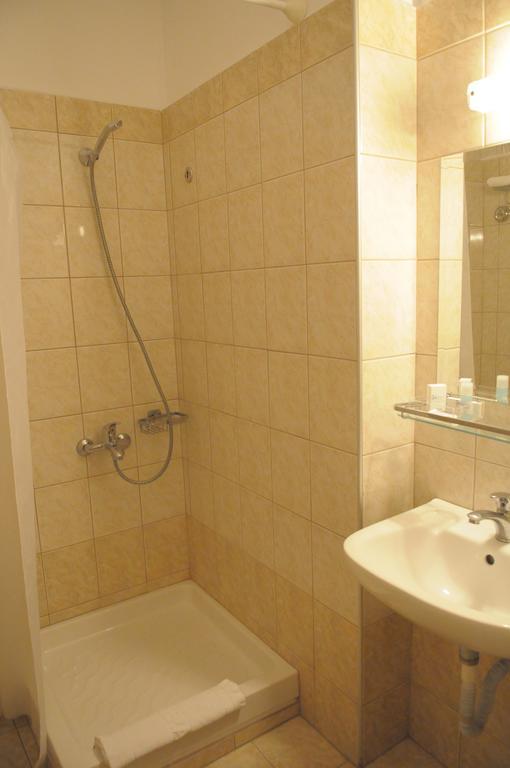 Asteras Hotel Larissa Esterno foto