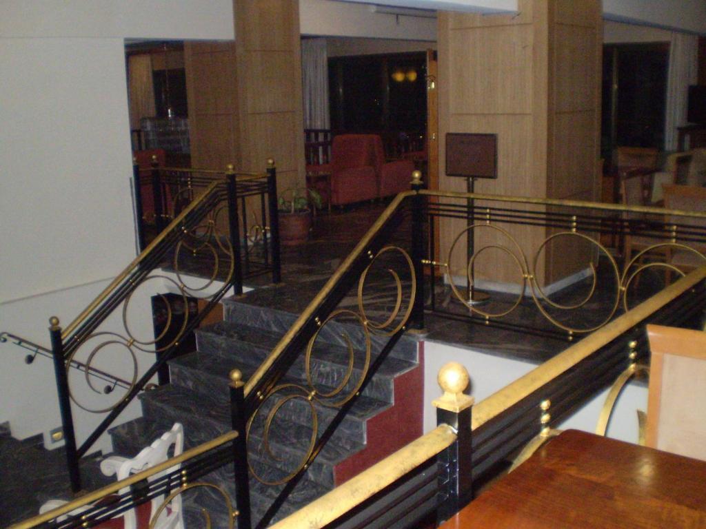 Asteras Hotel Larissa Esterno foto