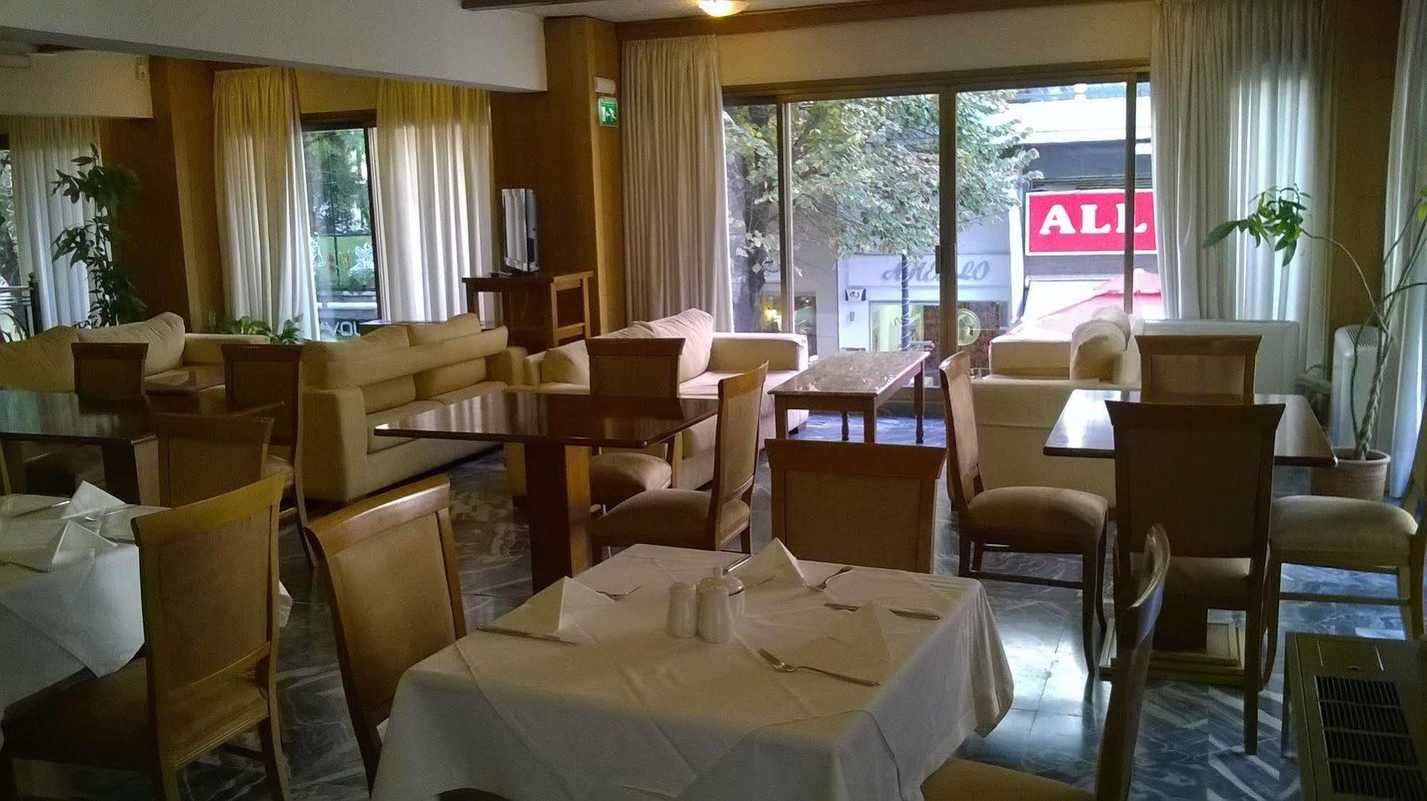 Asteras Hotel Larissa Esterno foto